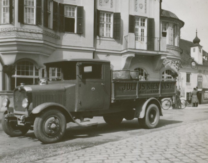 1926 - LKW am Hauptplatz
